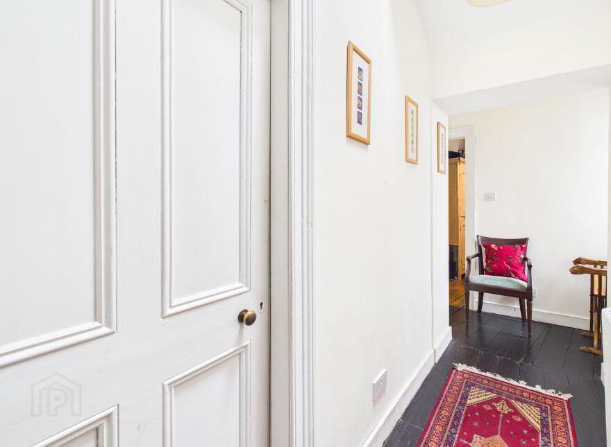 O'Connell Square, Mountmellick, Mountmellick, R32VR68