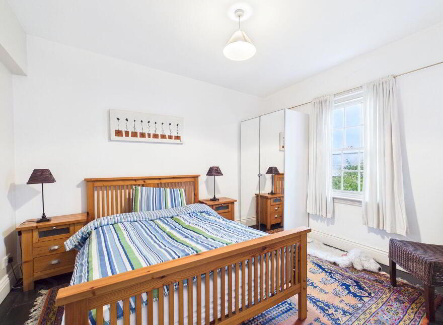 O'Connell Square, Mountmellick, Mountmellick, R32VR68