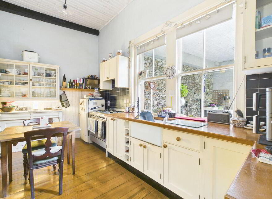 O'Connell Square, Mountmellick, Mountmellick, R32VR68