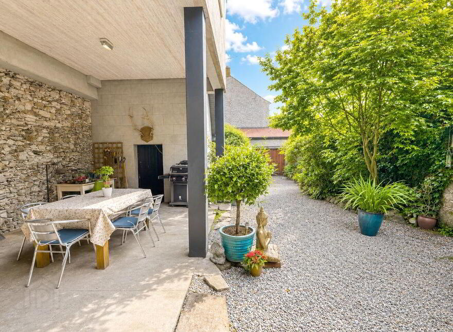 O'Connell Square, Mountmellick, Mountmellick, R32VR68