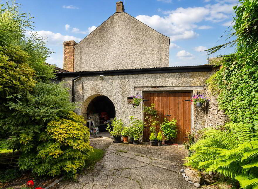 O'Connell Square, Mountmellick, Mountmellick, R32VR68