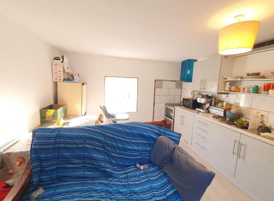 Chariot Lounge, Corskeagh, Frenchpark, F45C963