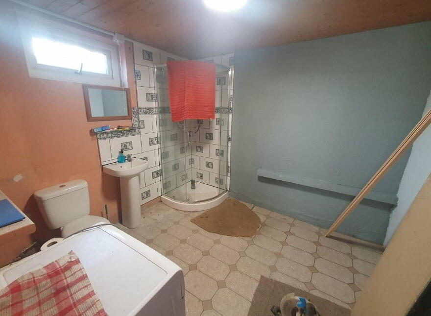 Chariot Lounge, Corskeagh, Frenchpark, F45C963