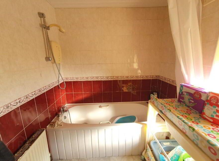 Chariot Lounge, Corskeagh, Frenchpark, F45C963