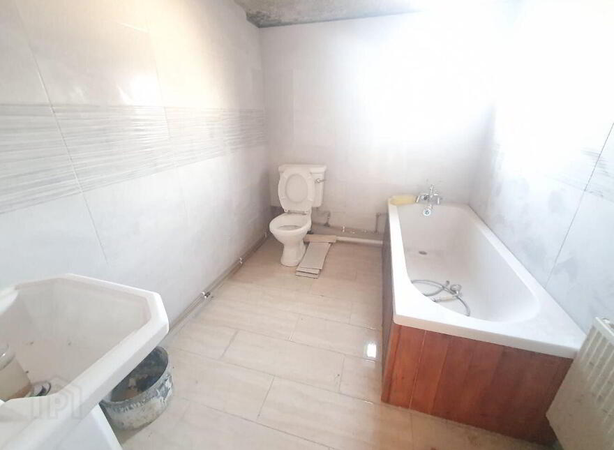 Chariot Lounge, Corskeagh, Frenchpark, F45C963