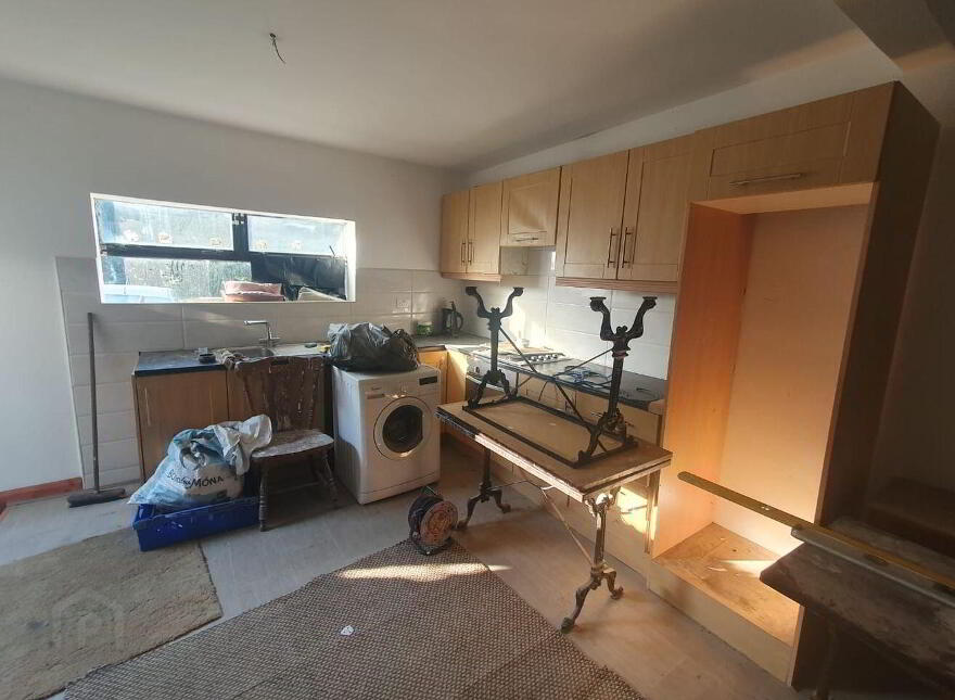 Chariot Lounge, Corskeagh, Frenchpark, F45C963