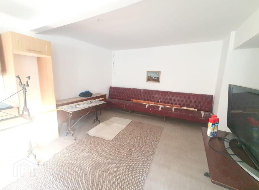 Chariot Lounge, Corskeagh, Frenchpark, F45C963