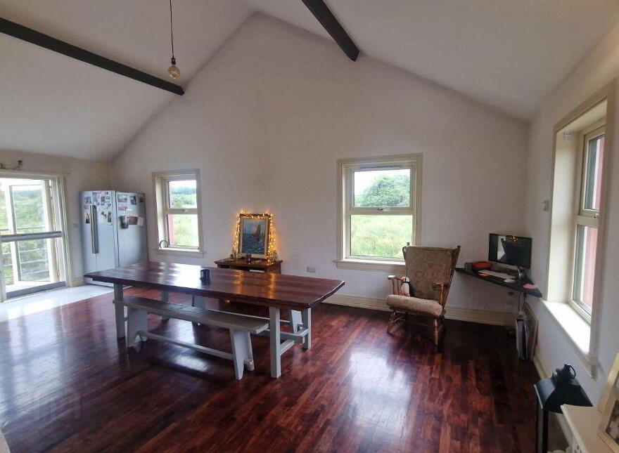 Curneen, Claremorris, F12T8N3