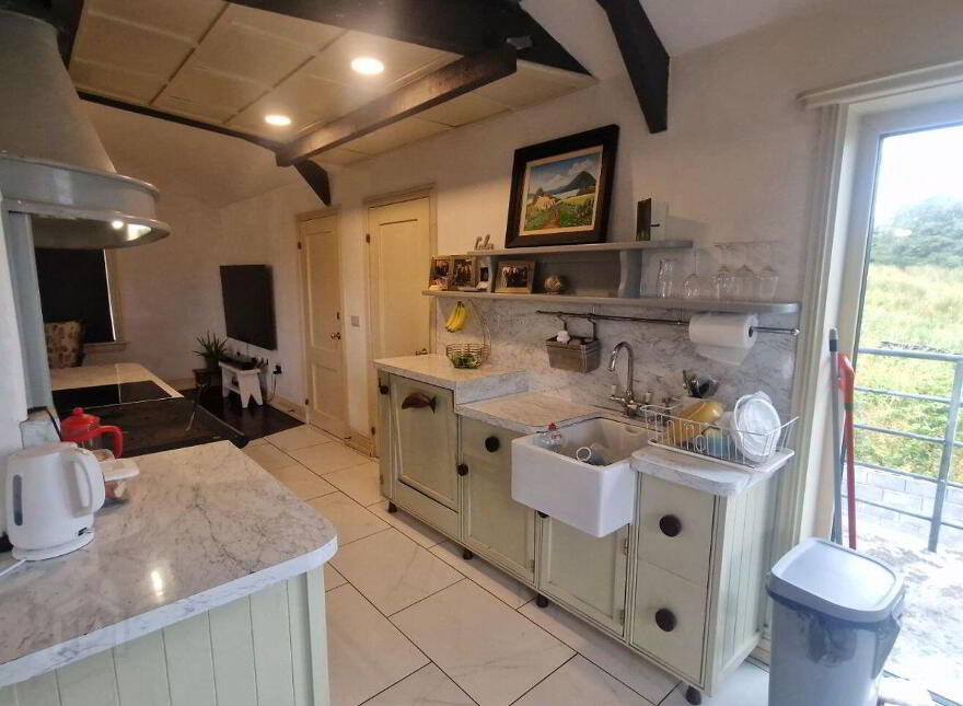 Curneen, Claremorris, F12T8N3