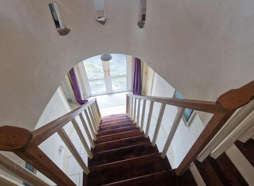 Curneen, Claremorris, F12T8N3