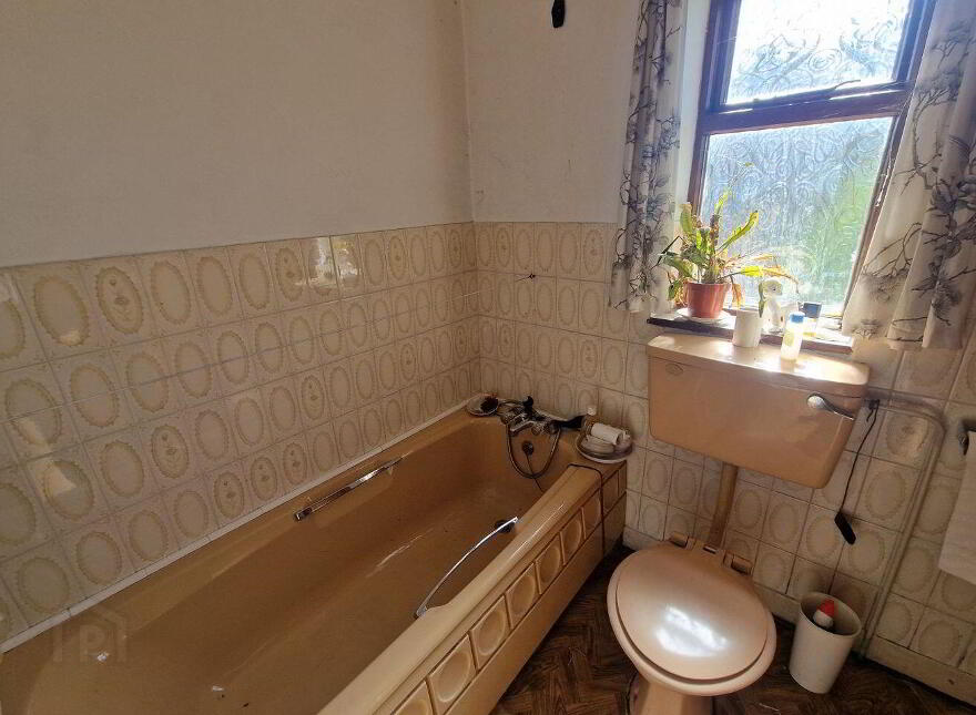 Knock Road, Claremorris, F12HP73