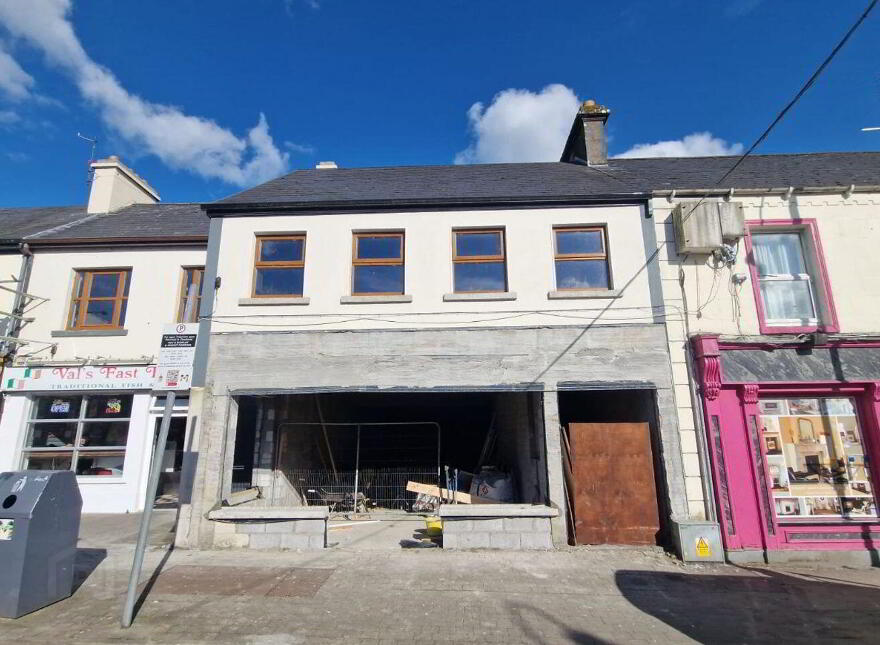 James Street, Claremorris, F12N822