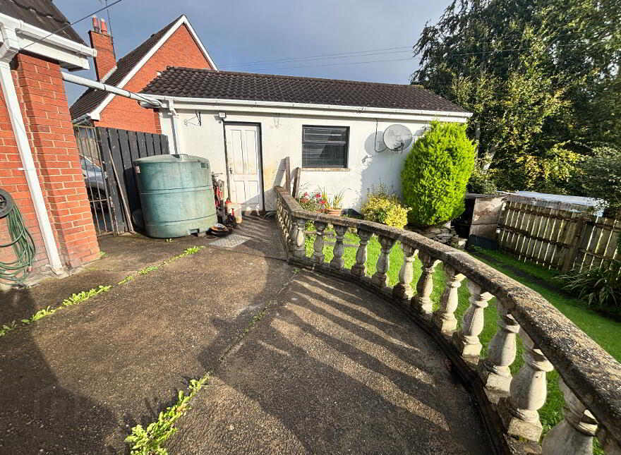 49 Glenmore Park, Altnagelvin, Londonderry, BT47 2JY