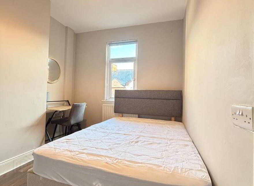 Rooms 2 & 4, 14 Beechmount Street, Belfast, BT12 7NG photo