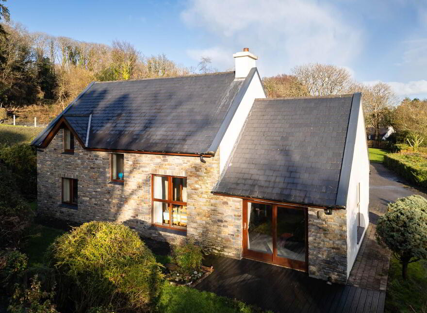 4 Glenard, Castletownshend, P81RF86
