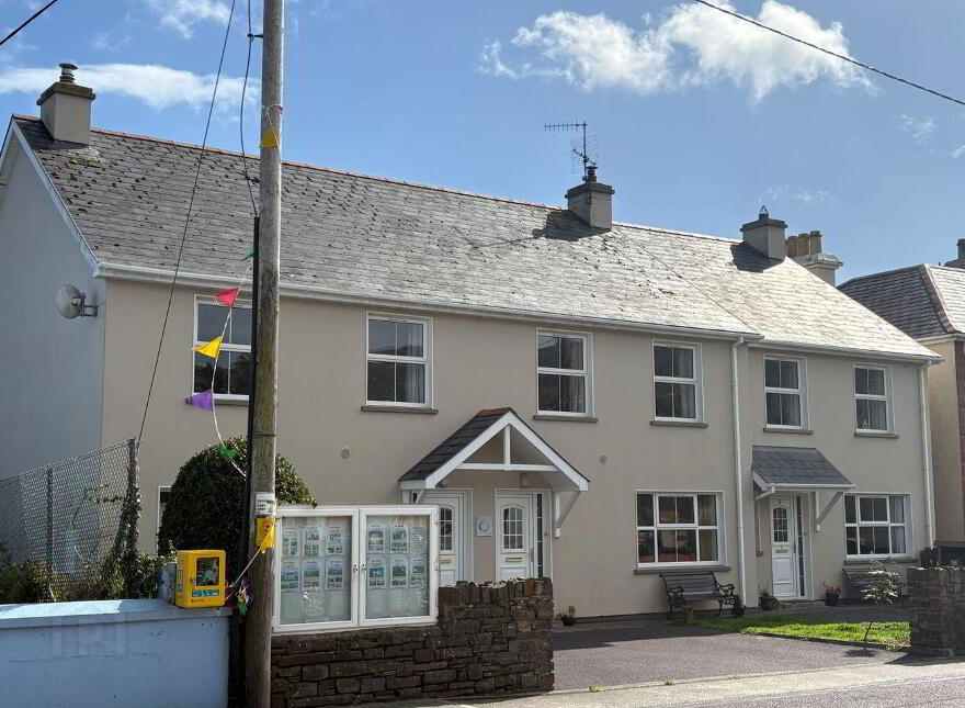 3 Bay View Cottages, Kilcrohane, P75F682