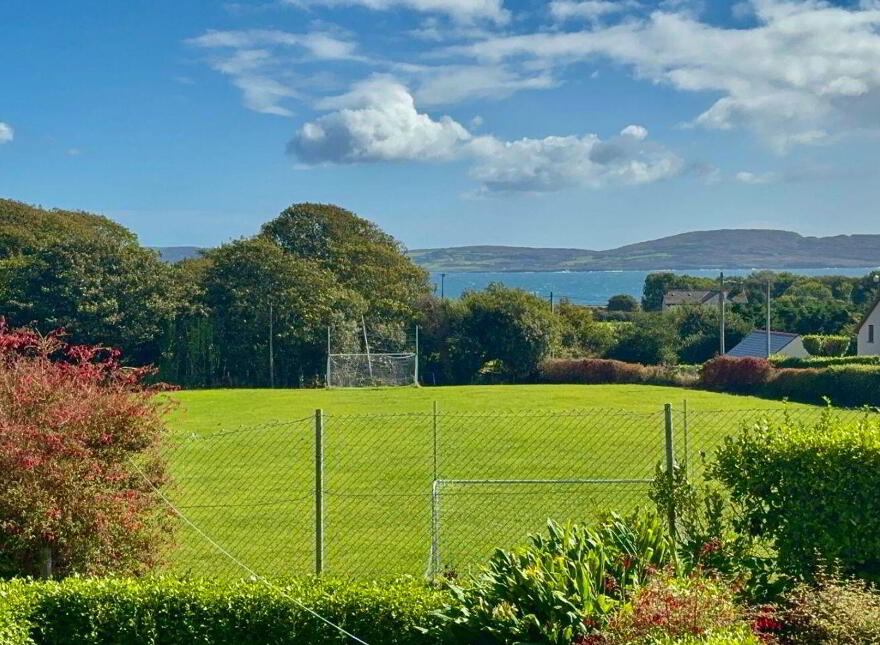 3 Bay View Cottages, Kilcrohane, P75F682