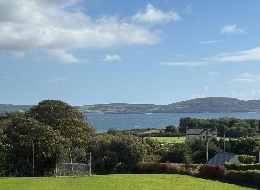 3 Bay View Cottages, Kilcrohane, P75F682
