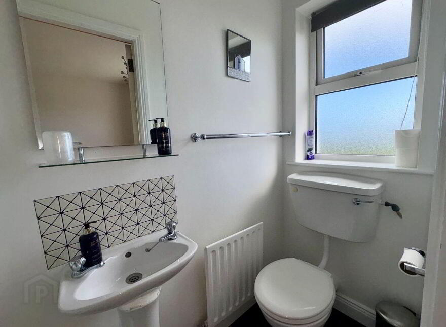 3 Bay View Cottages, Kilcrohane, P75F682