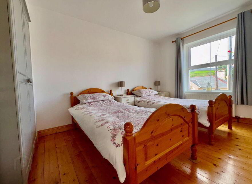3 Bay View Cottages, Kilcrohane, P75F682