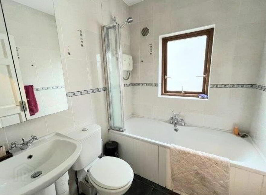 22 Wood Green, Forest Park, Dromahair, F91D8Y0