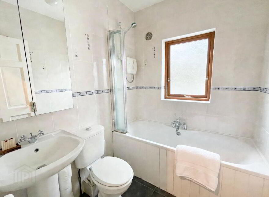 22 Wood Green, Forest Park, Dromahair, F91D8Y0