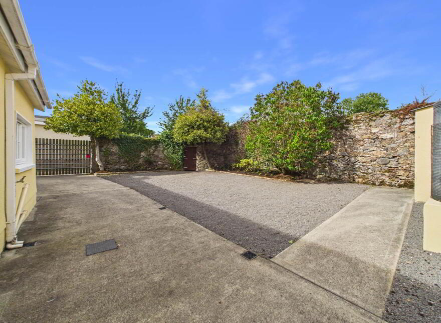 Main Street, Piltown, E32YX21