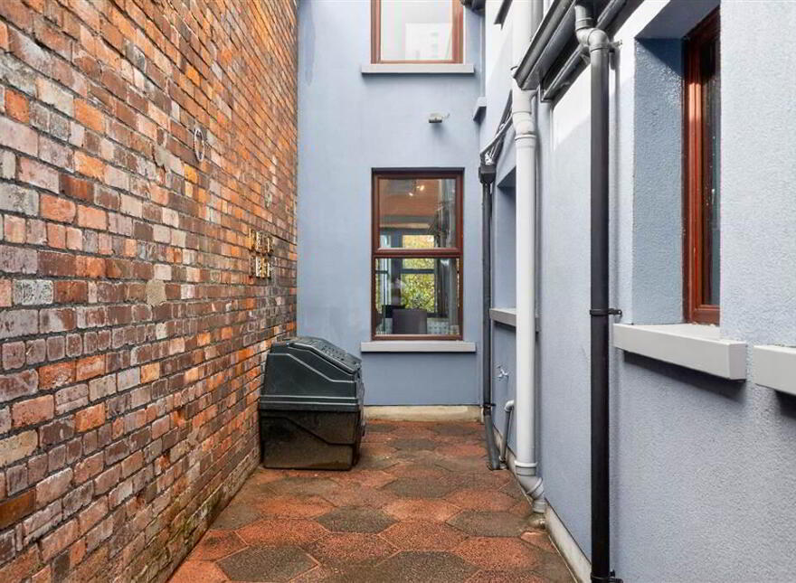 41 Sandhurst Drive, Stranmillis, Belfast, BT9 5AY