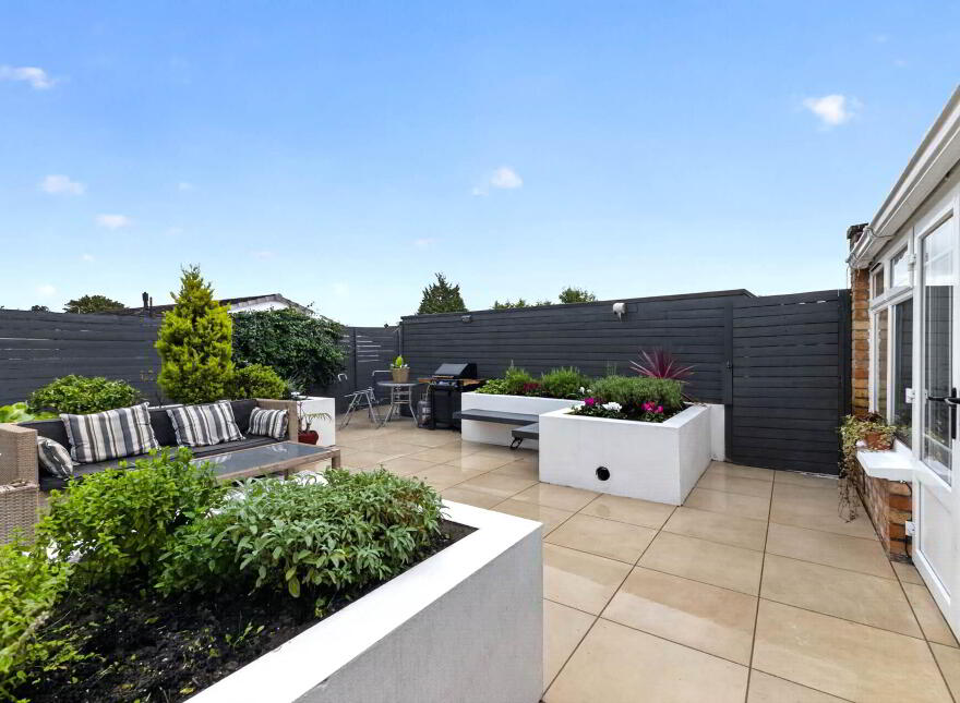 23 Riverside Drive, Lisburn, BT27 4HE