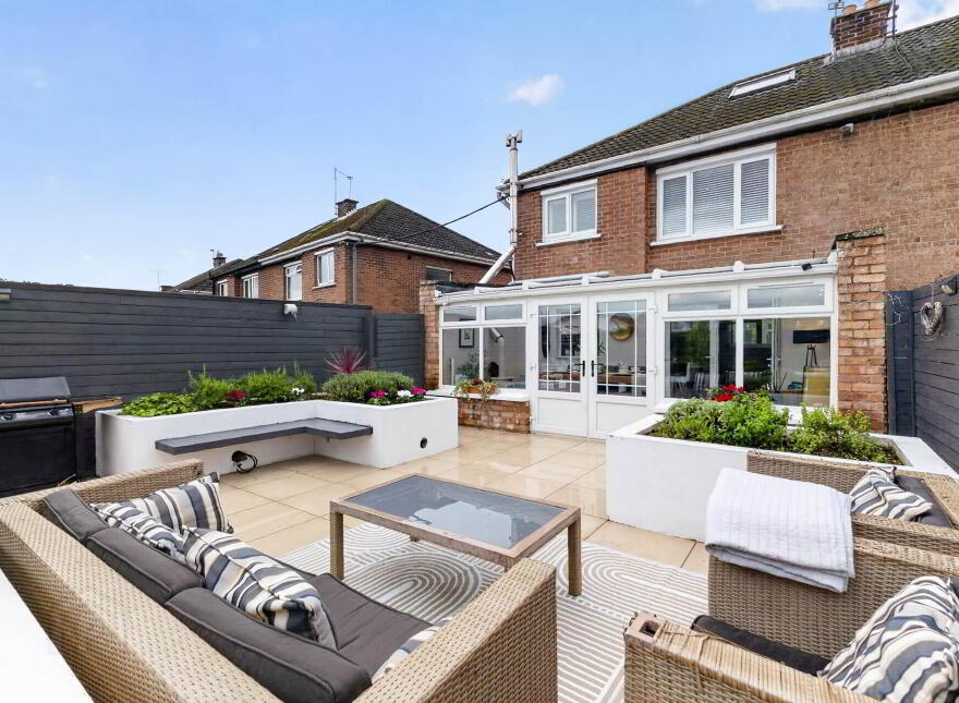 23 Riverside Drive, Lisburn, BT27 4HE