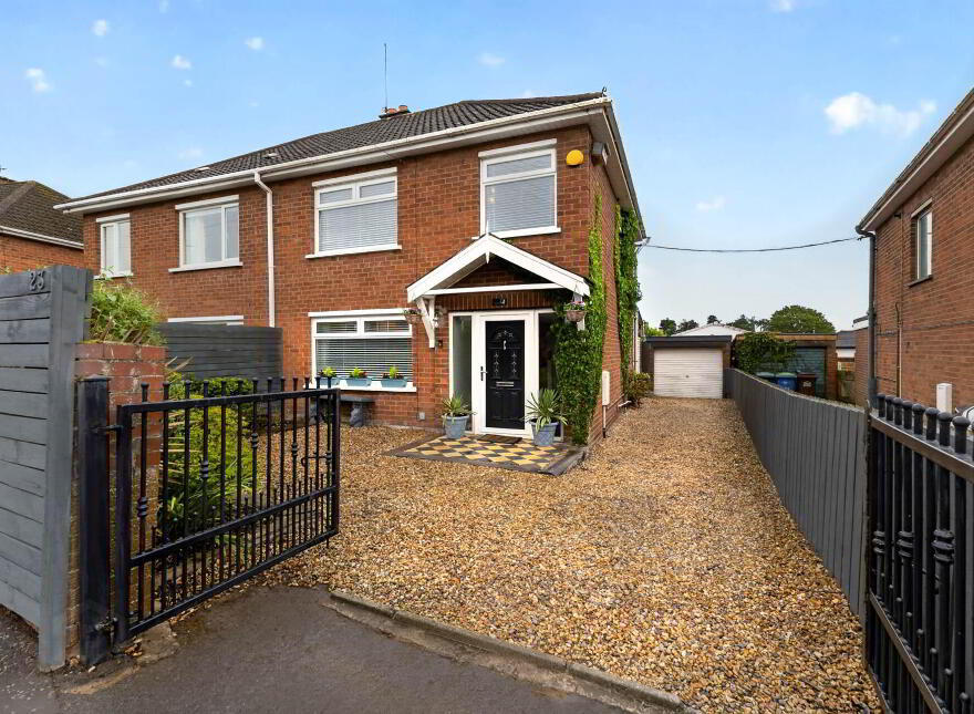 23 Riverside Drive, Lisburn, BT27 4HE