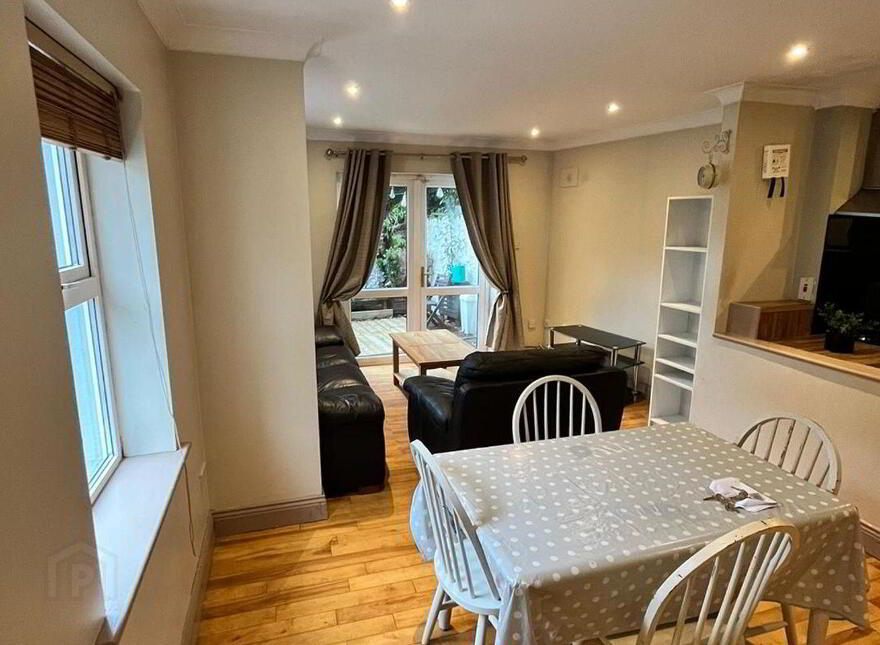 The Gables, Castle Avenue, Silversprings, T23D3H3