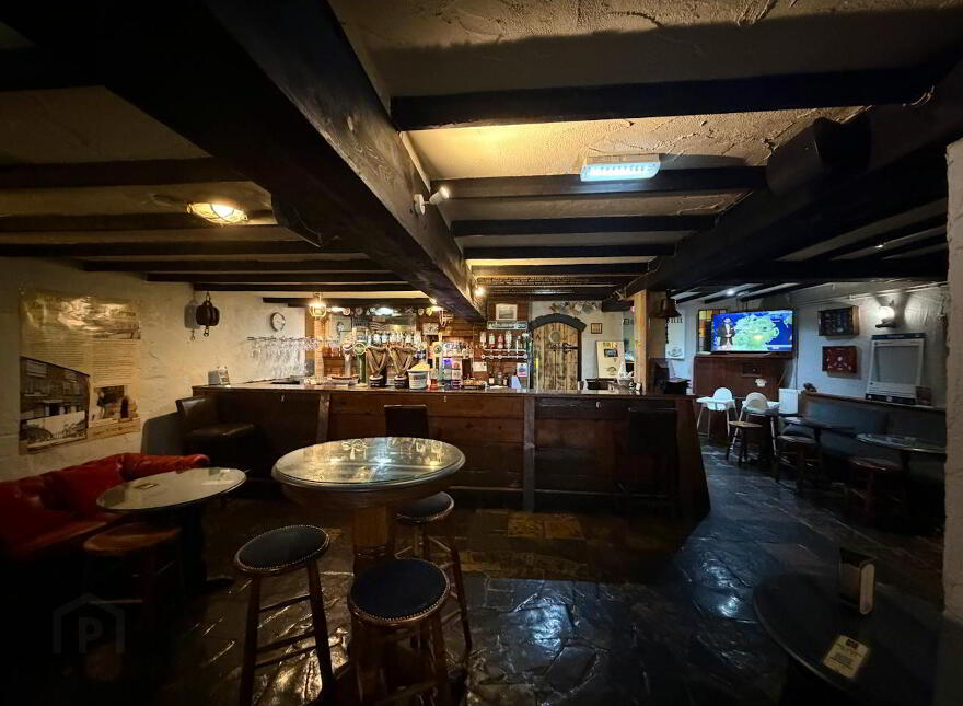 Dobbins Inn Hotel, 6-8 High Street, Carrickfergus, BT38 7AF