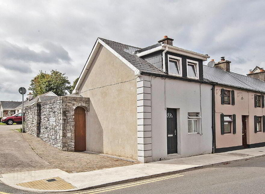 5 Fairlane, O'Connell St, Dungarvan, X35F426