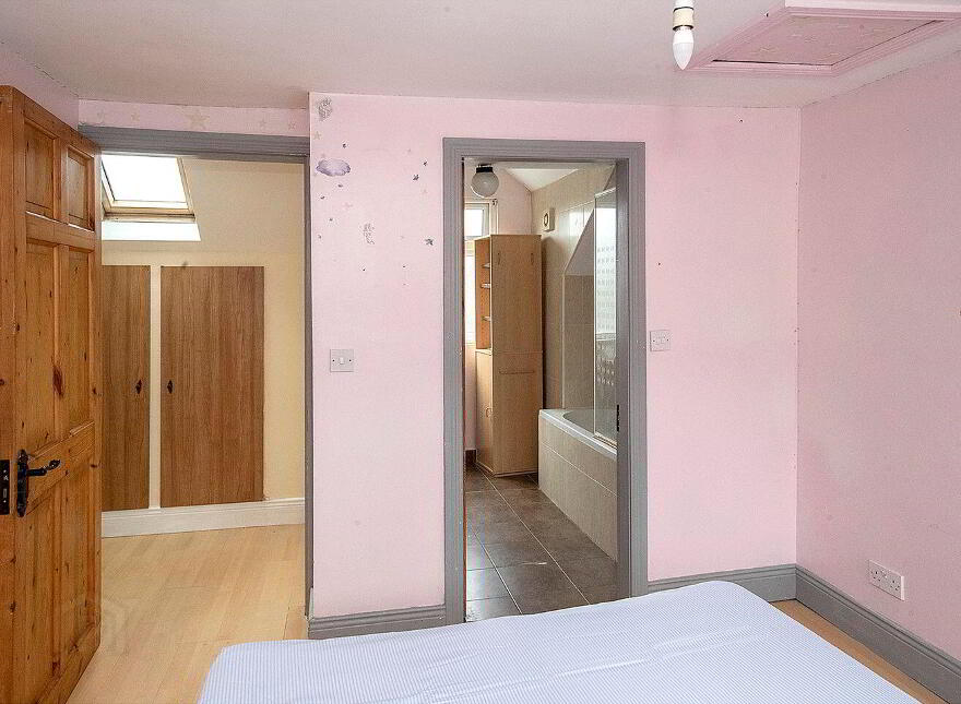 5 Fairlane, O'Connell St, Dungarvan, X35F426