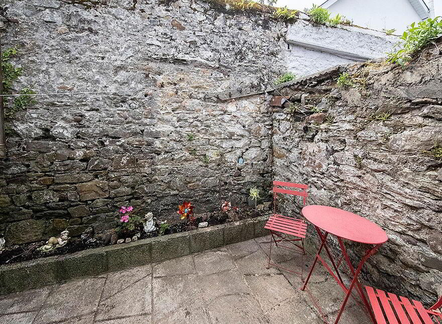 5 Fairlane, O'Connell St, Dungarvan, X35F426