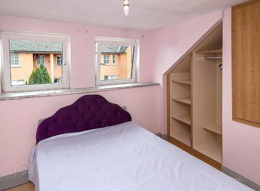 5 Fairlane, O'Connell St, Dungarvan, X35F426