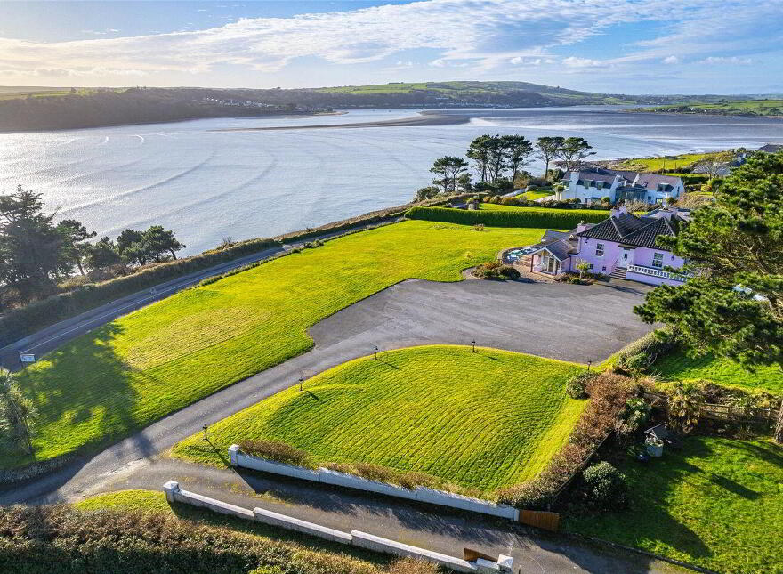 Sea House, Harbour View, Kilbrittain, P72HC79