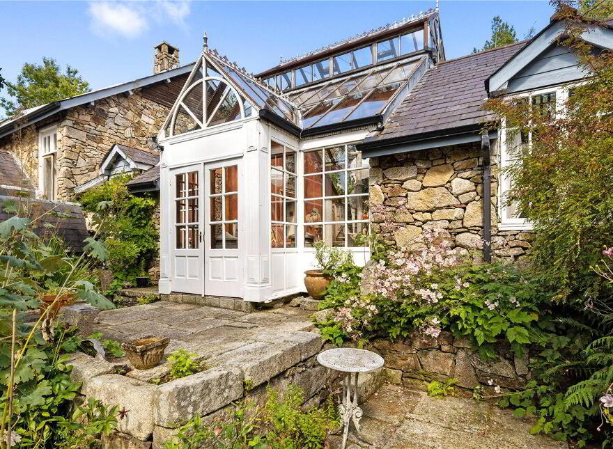 Glendalough, Glendalough, A98DT86