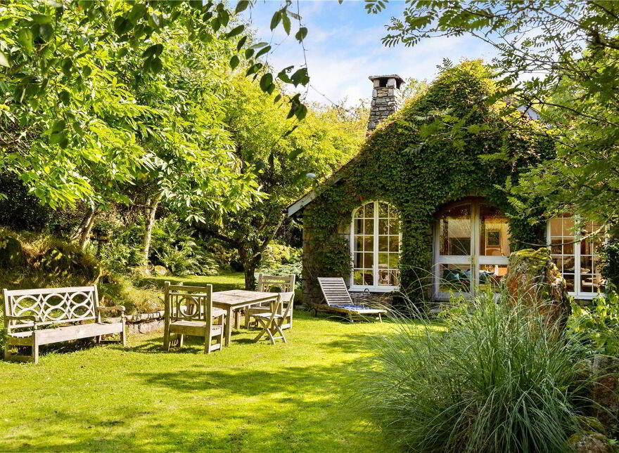 Glendalough, Glendalough, A98DT86