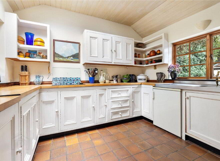Glendalough, Glendalough, A98DT86