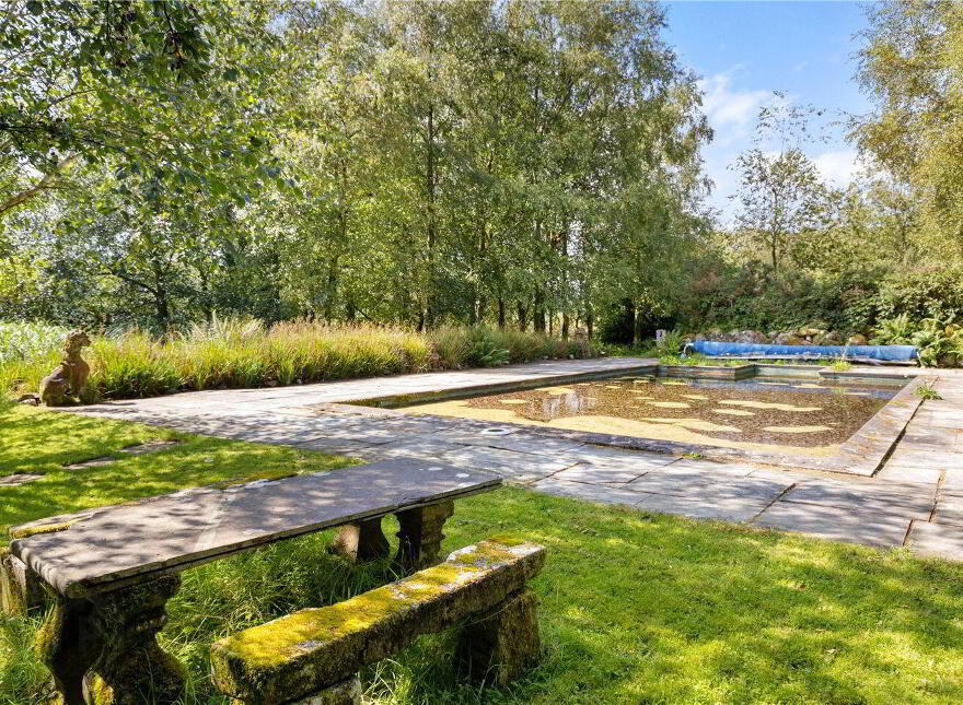 Glendalough, Glendalough, A98DT86