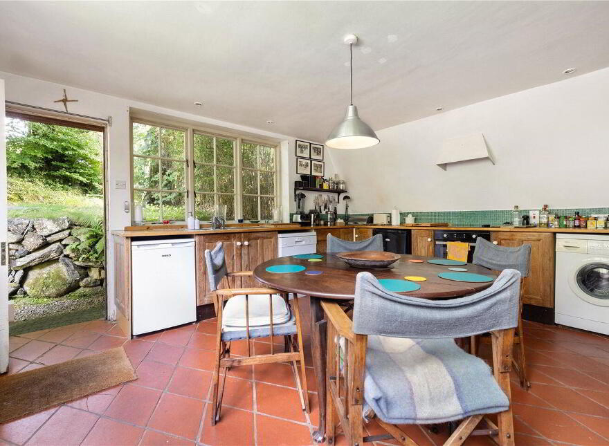 Glendalough, Glendalough, A98DT86