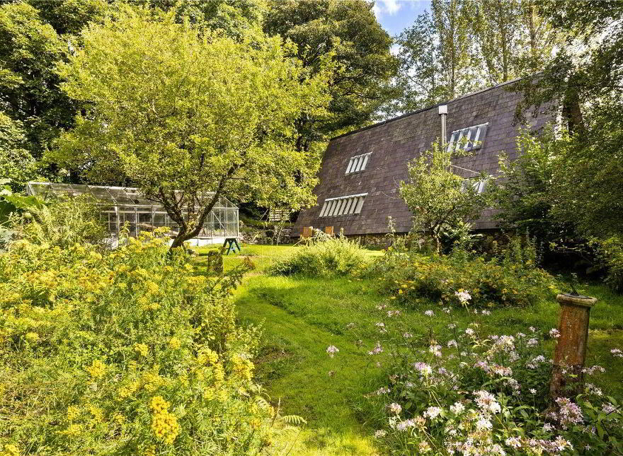 Glendalough, Glendalough, A98DT86
