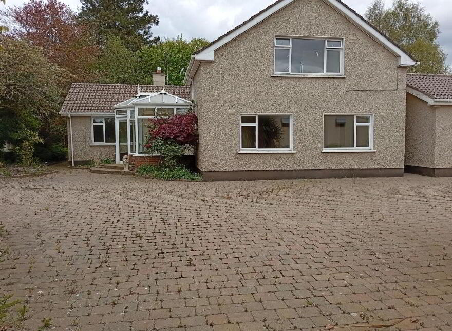 Extensive Equestrian Property, Clifton Lodge, The Curragh, Ballysax, R56H288