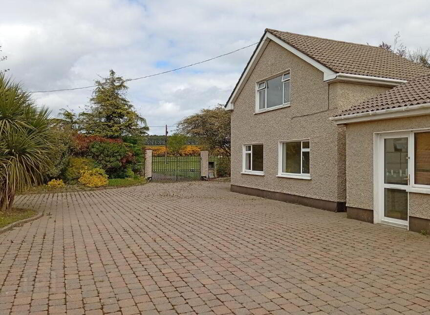 Extensive Equestrian Property, Clifton Lodge, The Curragh, Ballysax, R56H288
