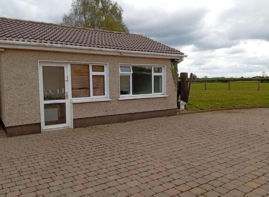 Extensive Equestrian Property, Clifton Lodge, The Curragh, Ballysax, R56H288