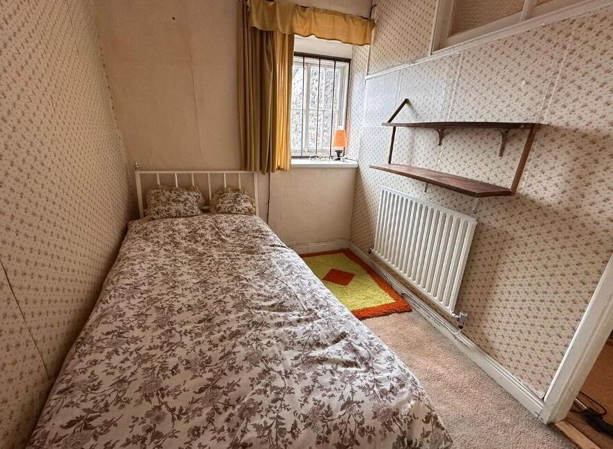 9 10 Bridge Street, Carrick-On-Suir, E32FH10