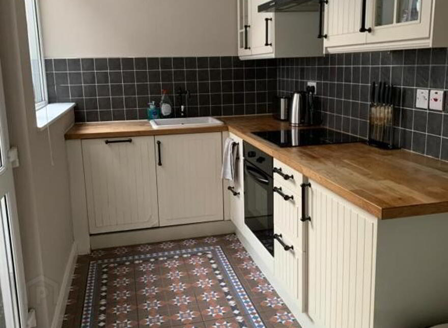 649 Lisburn Road, Belfast, BT9 7GT