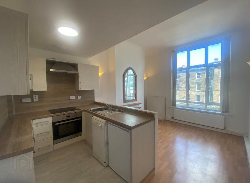 124 Lothian House, Lothian Road, Tollcross, Edinburgh, EH3 9BG